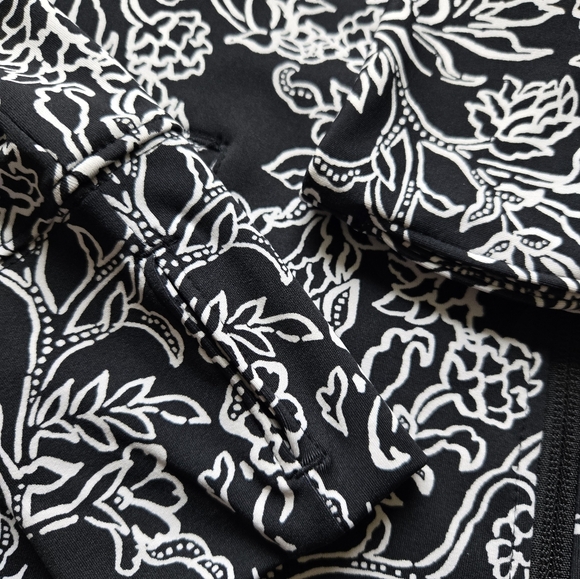 Tommy Bahama Active Top Womens S Full Zip Black White Floral - Picture 8 of 11
